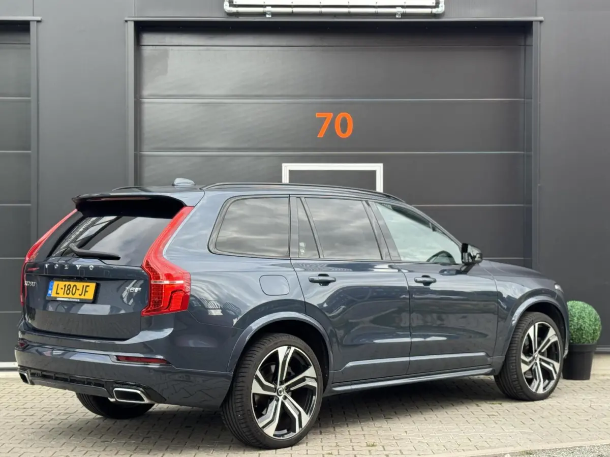 2.0 T8 Twin Engine AWD R-Design Intro Edition | Dealer onderhouden | Semi-elektrische trekhaak | 22 inch | Head-up Display | Harman/Kardon | Panoramadak | Lederen dashboard