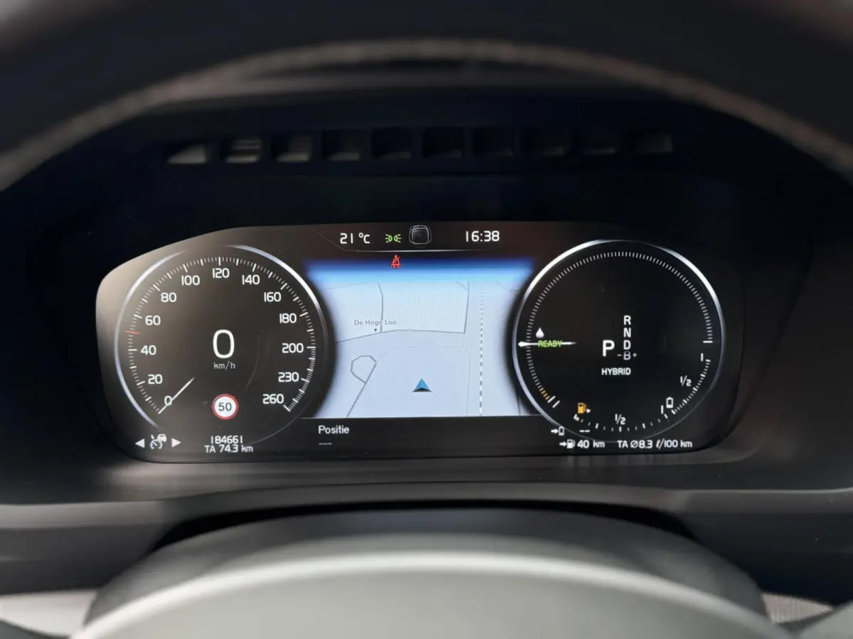 2.0 T8 Twin Engine AWD R-Design Intro Edition | Dealer onderhouden | Semi-elektrische trekhaak | 22 inch | Head-up Display | Harman/Kardon | Panoramadak | Lederen dashboard