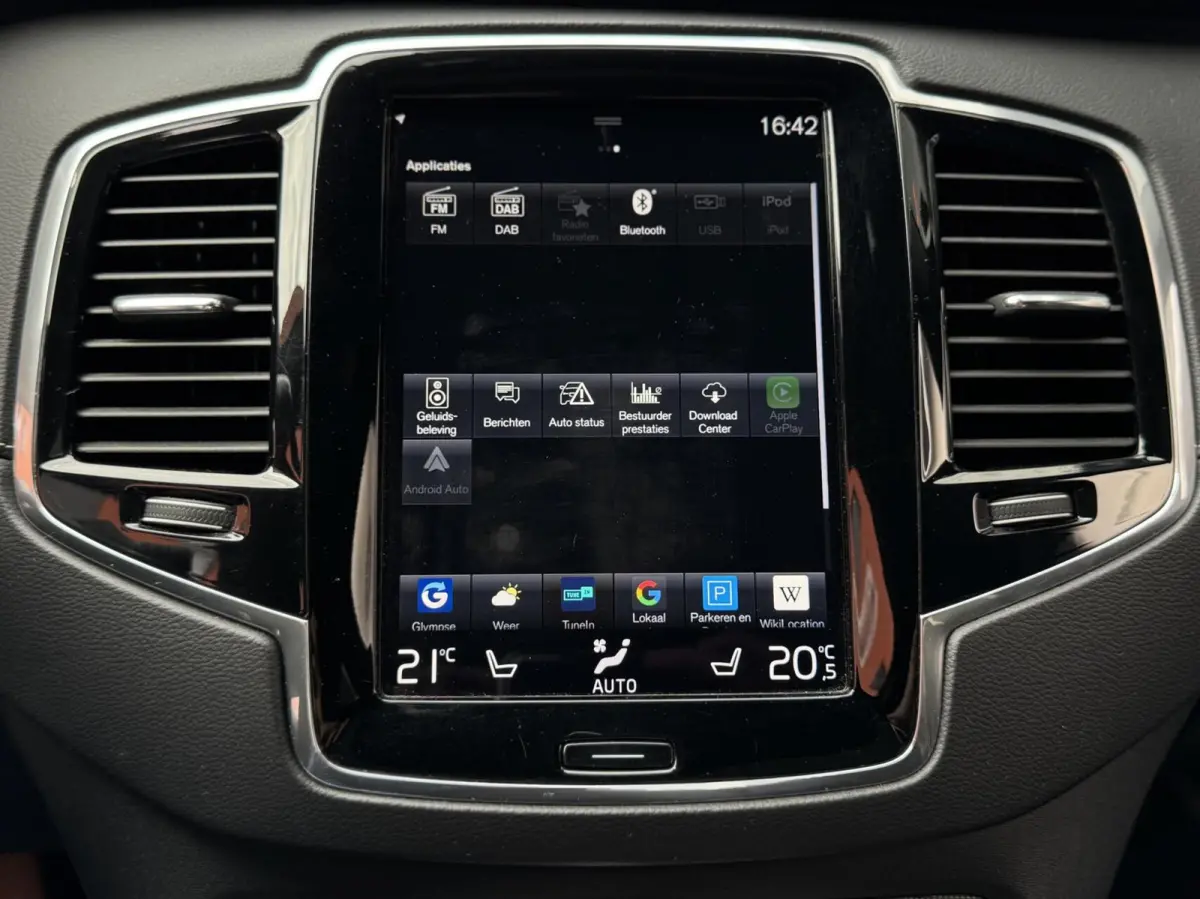 2.0 T8 Twin Engine AWD R-Design Intro Edition | Dealer onderhouden | Semi-elektrische trekhaak | 22 inch | Head-up Display | Harman/Kardon | Panoramadak | Lederen dashboard