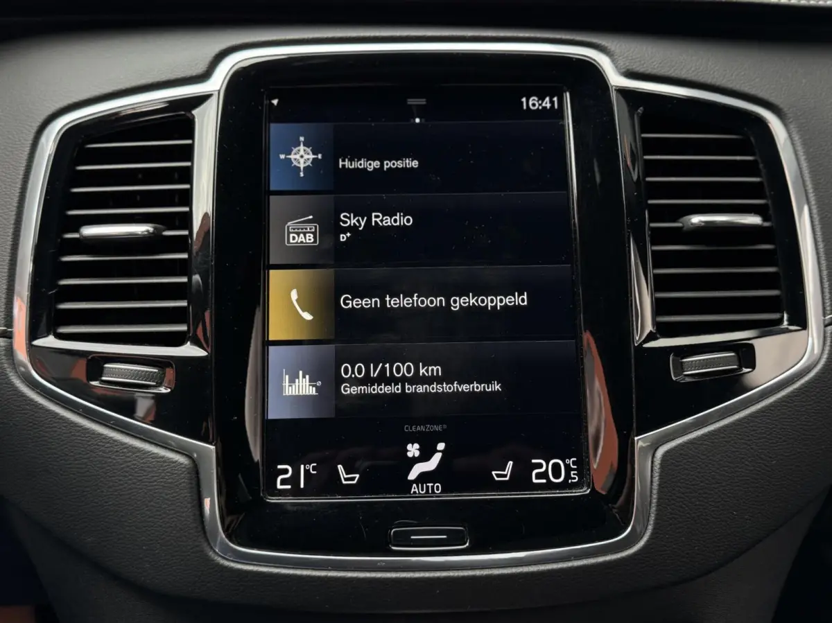 2.0 T8 Twin Engine AWD R-Design Intro Edition | Dealer onderhouden | Semi-elektrische trekhaak | 22 inch | Head-up Display | Harman/Kardon | Panoramadak | Lederen dashboard