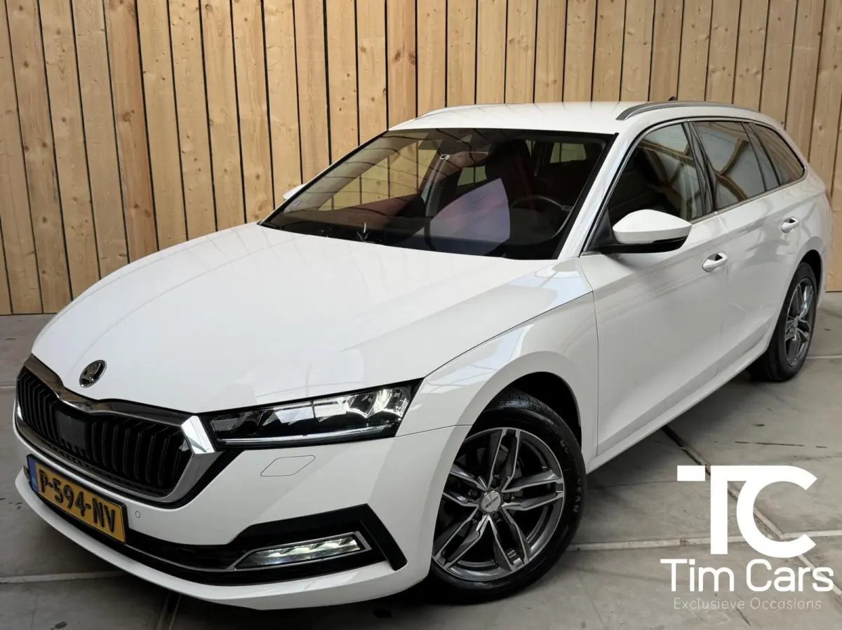1.0 e-TSI Business Edition Plus Automaat | Achteruitrijcamera | Apple CarPlay/Android Auto | Adaptieve cruise control | Climate control | LED verlichting | Signaalkleur | Parkeersensoren voo