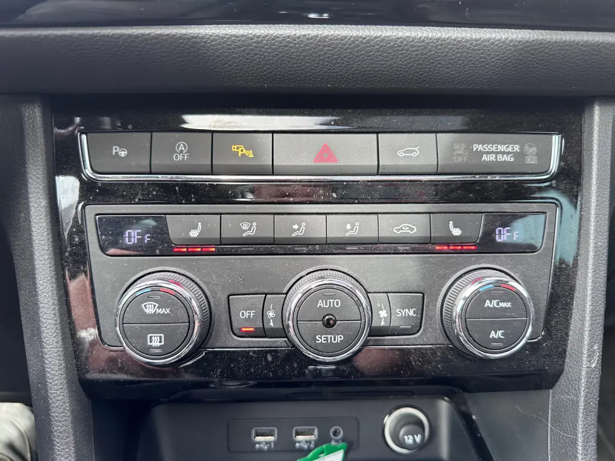 1.4 TSI FR Busi excl btw bpm DSG-7 5d + PANO TREKHAAK 360 CAMERA STOELVRE