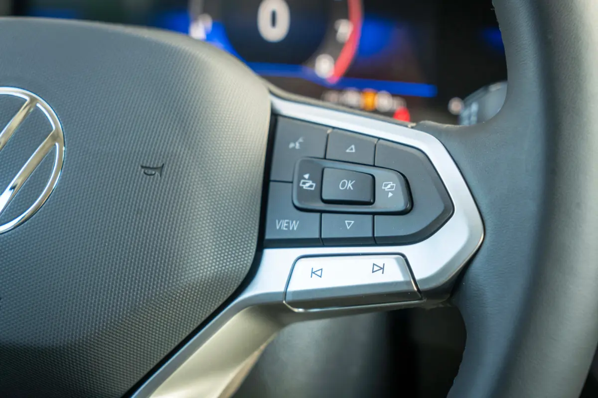 Life Edition | 'App-Connect' smartphone integratie | Airconditioning automatisch (Climatronic), 2-zone | Buitenspiegels elektrisch instel- verwarm- en inklapbaar