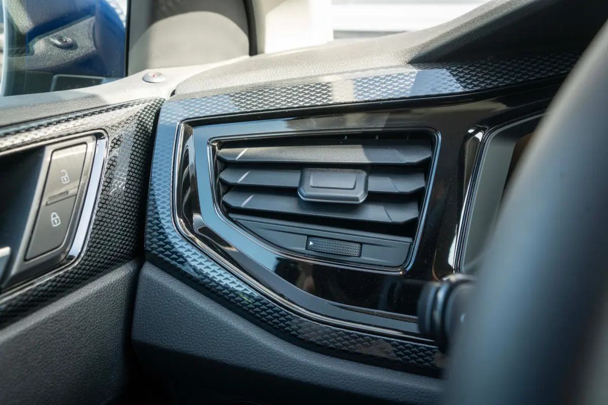 Life Edition | 'App-Connect' smartphone integratie | Airconditioning automatisch (Climatronic), 2-zone | Buitenspiegels elektrisch instel- verwarm- en inklapbaar