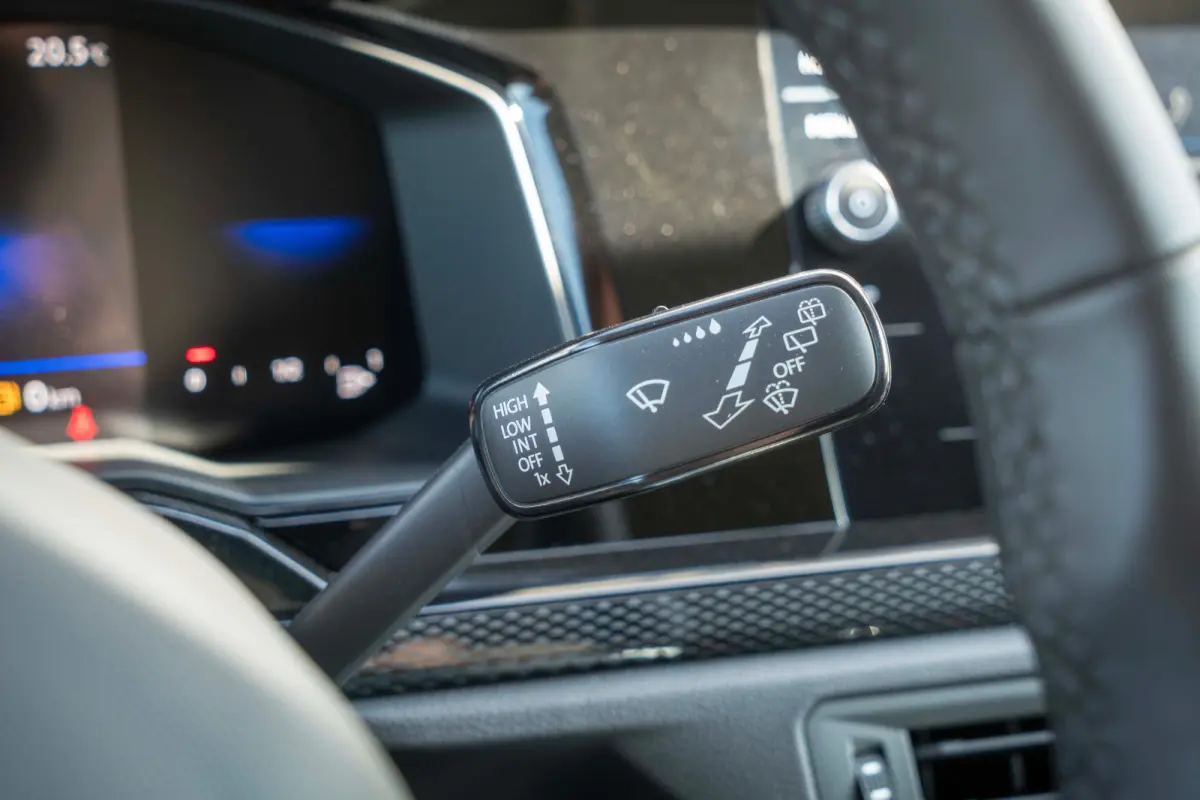 Life Edition | 'App-Connect' smartphone integratie | Airconditioning automatisch (Climatronic), 2-zone | Buitenspiegels elektrisch instel- verwarm- en inklapbaar