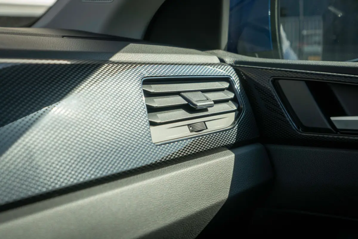 Life Edition | 'App-Connect' smartphone integratie | Airconditioning automatisch (Climatronic), 2-zone | Buitenspiegels elektrisch instel- verwarm- en inklapbaar