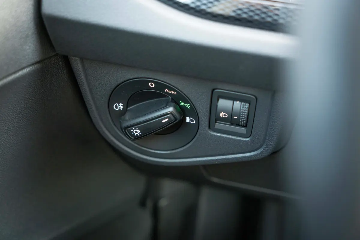 Life Edition | 'App-Connect' smartphone integratie | Airconditioning automatisch (Climatronic), 2-zone | Buitenspiegels elektrisch instel- verwarm- en inklapbaar