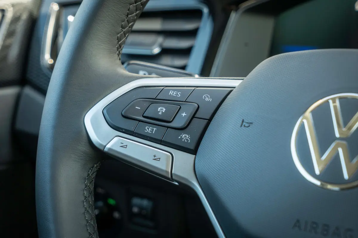 Life Edition | 'App-Connect' smartphone integratie | Airconditioning automatisch (Climatronic), 2-zone | Buitenspiegels elektrisch instel- verwarm- en inklapbaar