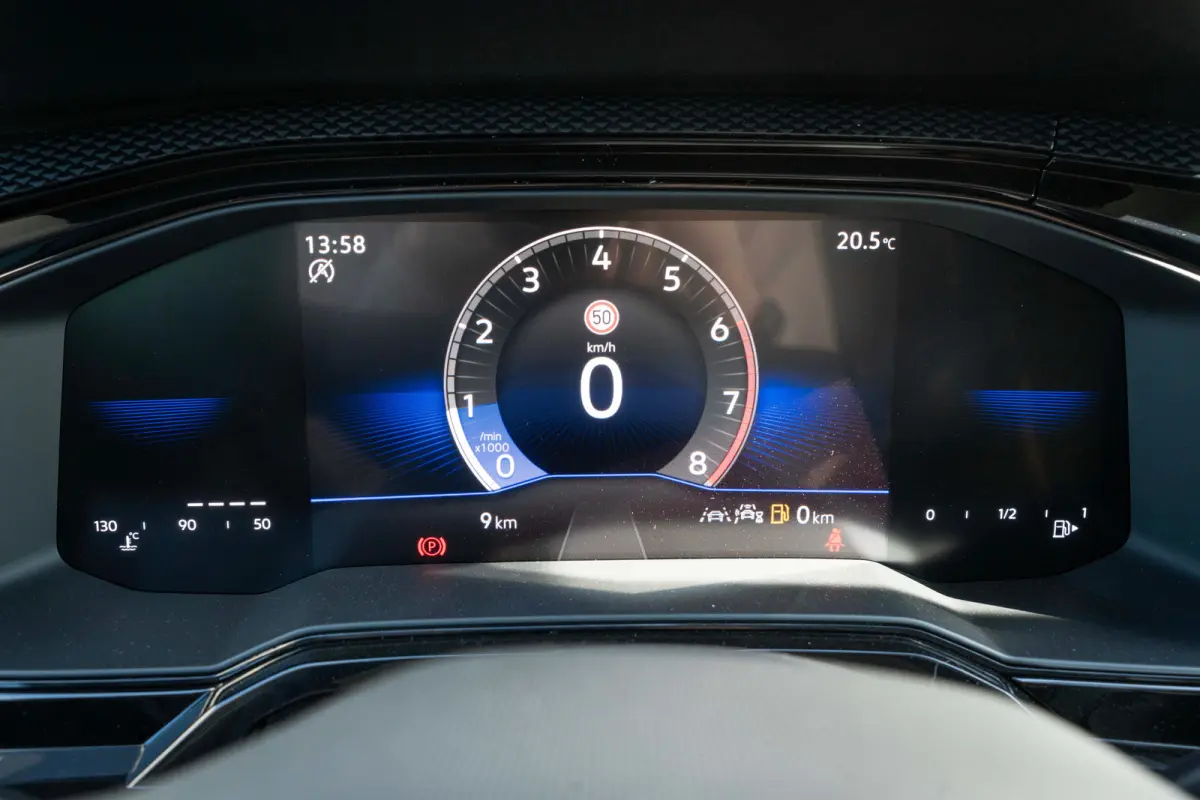 Life Edition | 'App-Connect' smartphone integratie | Airconditioning automatisch (Climatronic), 2-zone | Buitenspiegels elektrisch instel- verwarm- en inklapbaar