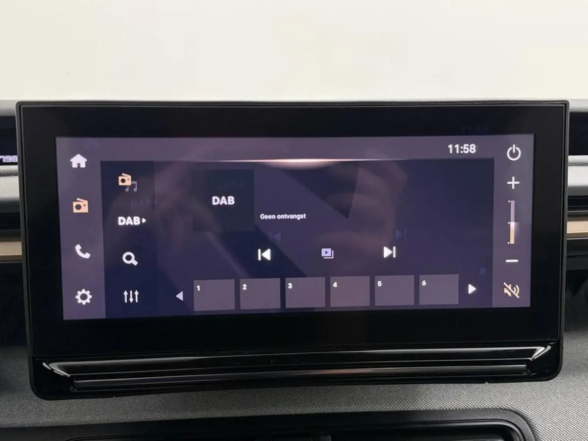 1.2 Hybrid automaat 145pk Plus Camera/4S.Banden/ Ecc/CarPlay/Comfortstoelen