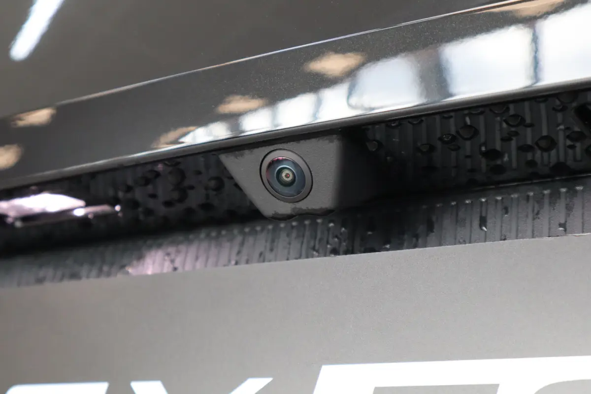 P5 69 kWh Europa Ultra Black Edition | 20" Y-spaak | Black interior | Pano-dak | 360°