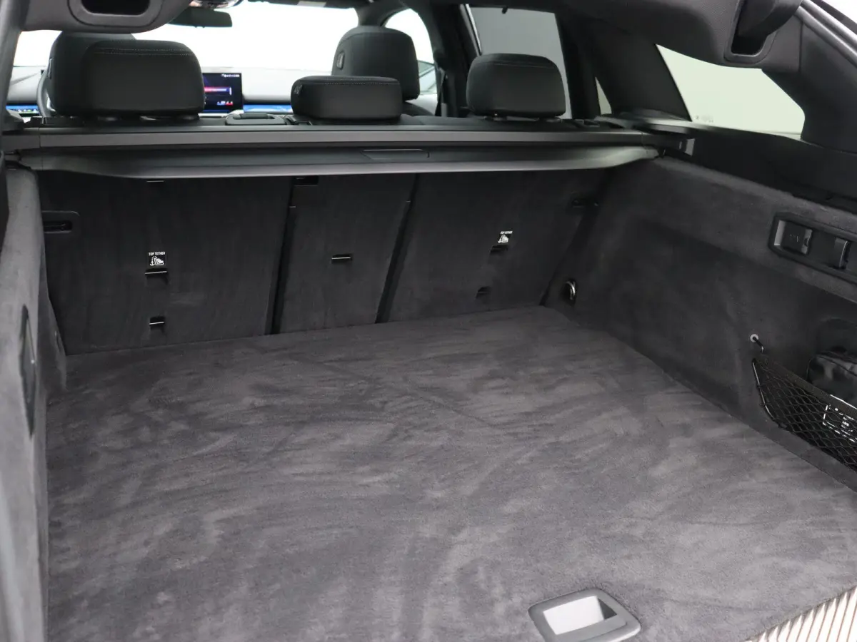 M60 xDrive Innovation Pack | Travel Pack | Comfort Pack | Panoramadak | Comfortstoelen + Stoelventilatie | Driving Assistant Professional | Harman Kardon | 19''