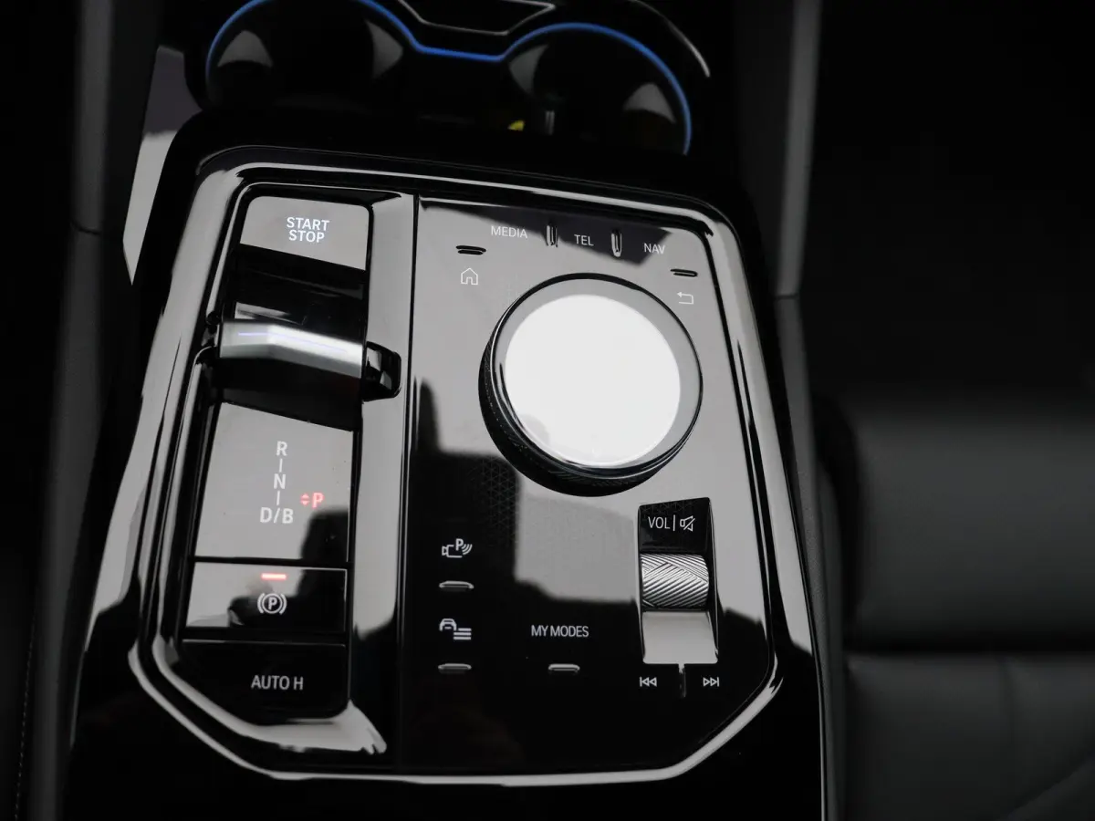 M60 xDrive Innovation Pack | Travel Pack | Comfort Pack | Panoramadak | Comfortstoelen + Stoelventilatie | Driving Assistant Professional | Harman Kardon | 19''