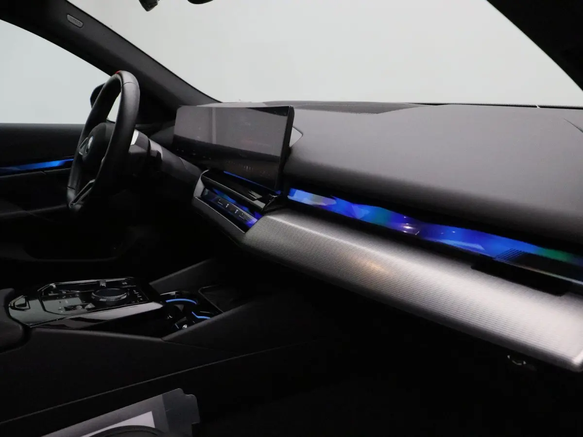 M60 xDrive Innovation Pack | Travel Pack | Comfort Pack | Panoramadak | Comfortstoelen + Stoelventilatie | Driving Assistant Professional | Harman Kardon | 19''