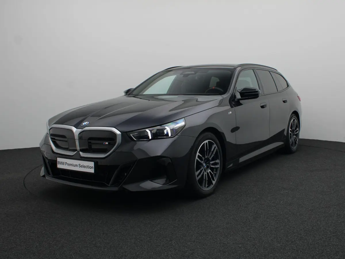 M60 xDrive Innovation Pack | Travel Pack | Comfort Pack | Panoramadak | Comfortstoelen + Stoelventilatie | Driving Assistant Professional | Harman Kardon | 19''