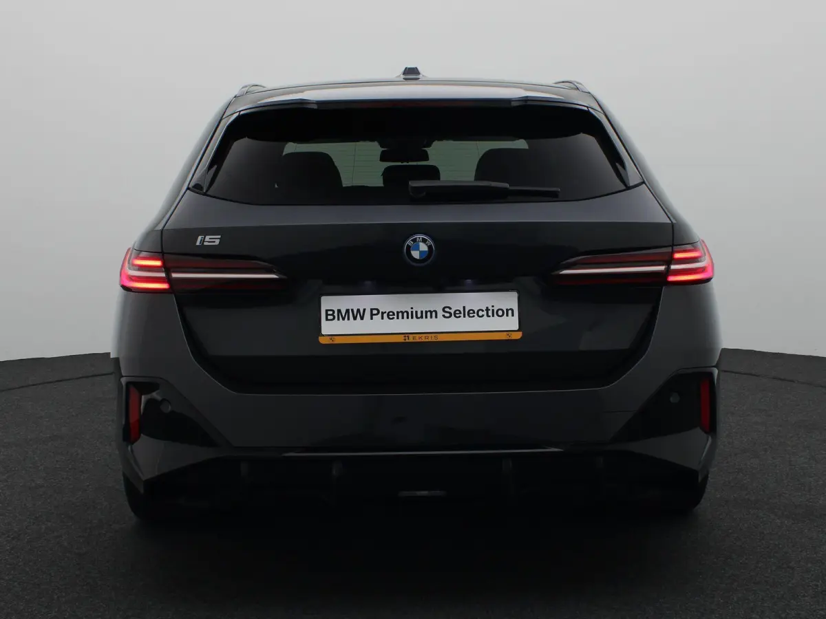 M60 xDrive Innovation Pack | Travel Pack | Comfort Pack | Panoramadak | Comfortstoelen + Stoelventilatie | Driving Assistant Professional | Harman Kardon | 19''