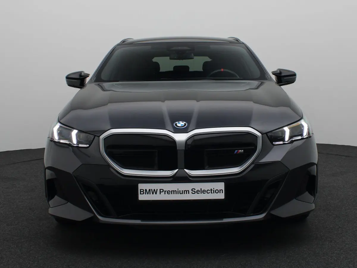 M60 xDrive Innovation Pack | Travel Pack | Comfort Pack | Panoramadak | Comfortstoelen + Stoelventilatie | Driving Assistant Professional | Harman Kardon | 19''