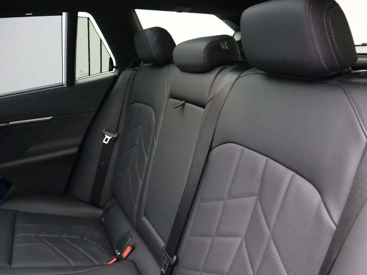 M60 xDrive Innovation Pack | Travel Pack | Comfort Pack | Panoramadak | Comfortstoelen + Stoelventilatie | Driving Assistant Professional | Harman Kardon | 19''