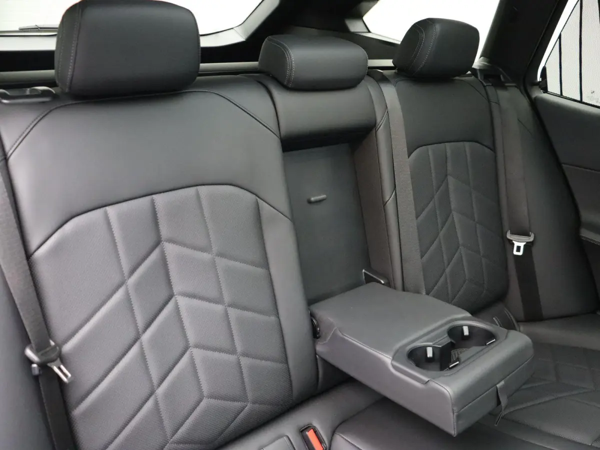 M60 xDrive Innovation Pack | Travel Pack | Comfort Pack | Panoramadak | Comfortstoelen + Stoelventilatie | Driving Assistant Professional | Harman Kardon | 19''