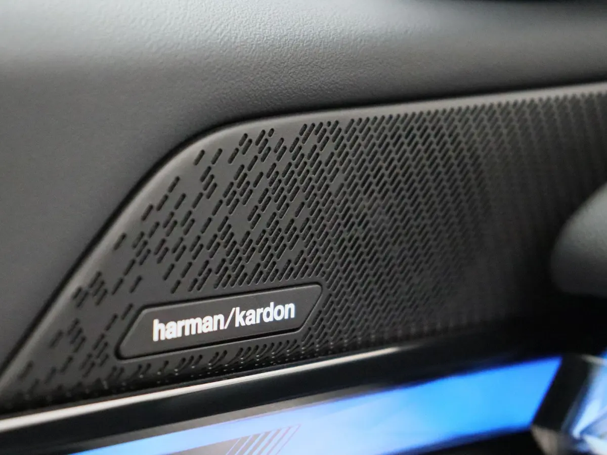M60 xDrive Innovation Pack | Travel Pack | Comfort Pack | Panoramadak | Comfortstoelen + Stoelventilatie | Driving Assistant Professional | Harman Kardon | 19''