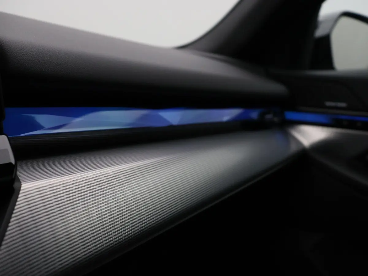 M60 xDrive Innovation Pack | Travel Pack | Comfort Pack | Panoramadak | Comfortstoelen + Stoelventilatie | Driving Assistant Professional | Harman Kardon | 19''