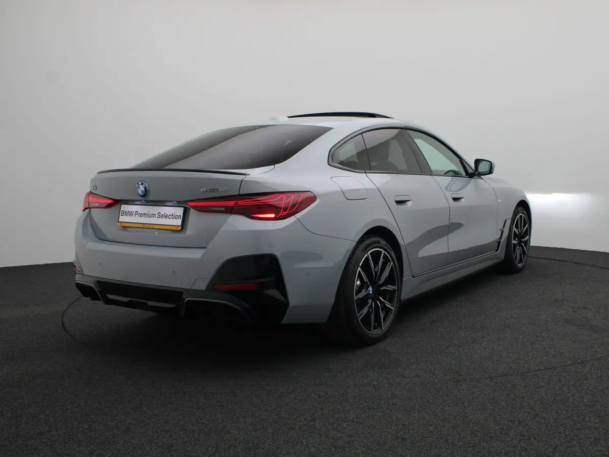 eDrive40 M Sportpakket Pro | Innovation Pack | Comfort Pack | Schuifdak | Driving Assistant | Harman Kardon | 19''