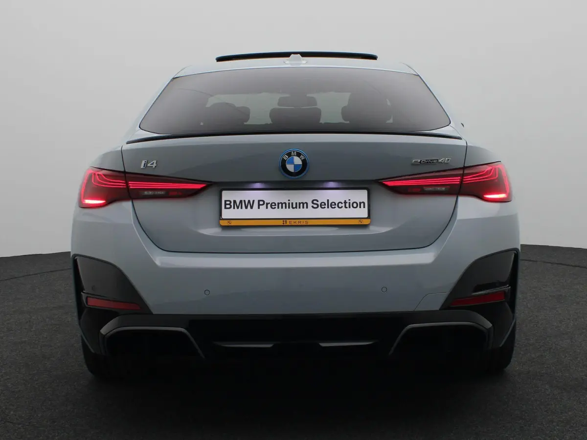 eDrive40 M Sportpakket Pro | Innovation Pack | Comfort Pack | Schuifdak | Driving Assistant | Harman Kardon | 19''