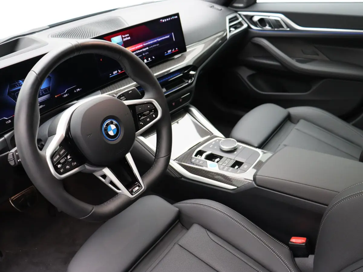 eDrive40 M Sportpakket Pro | Innovation Pack | Comfort Pack | Schuifdak | Driving Assistant | Harman Kardon | 19''