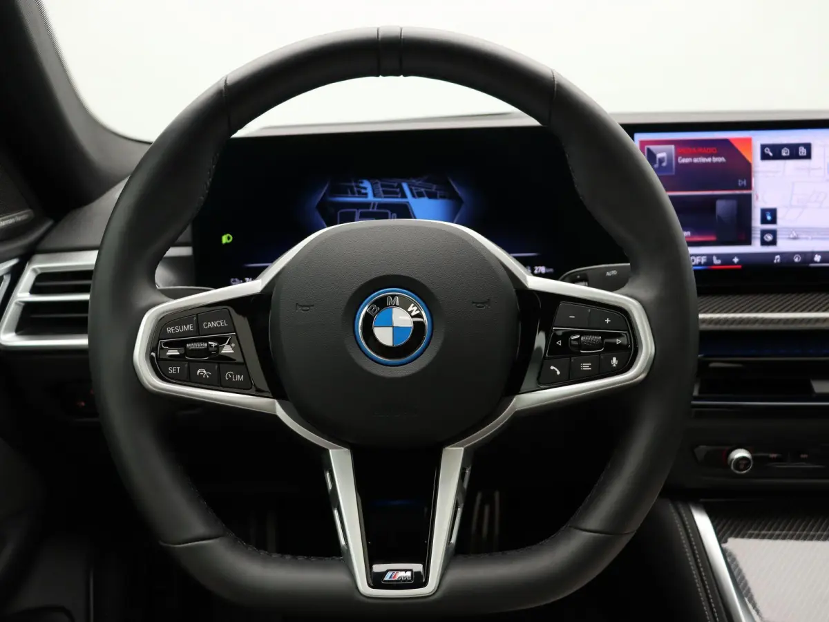 eDrive40 M Sportpakket Pro | Innovation Pack | Comfort Pack | Schuifdak | Driving Assistant | Harman Kardon | 19''