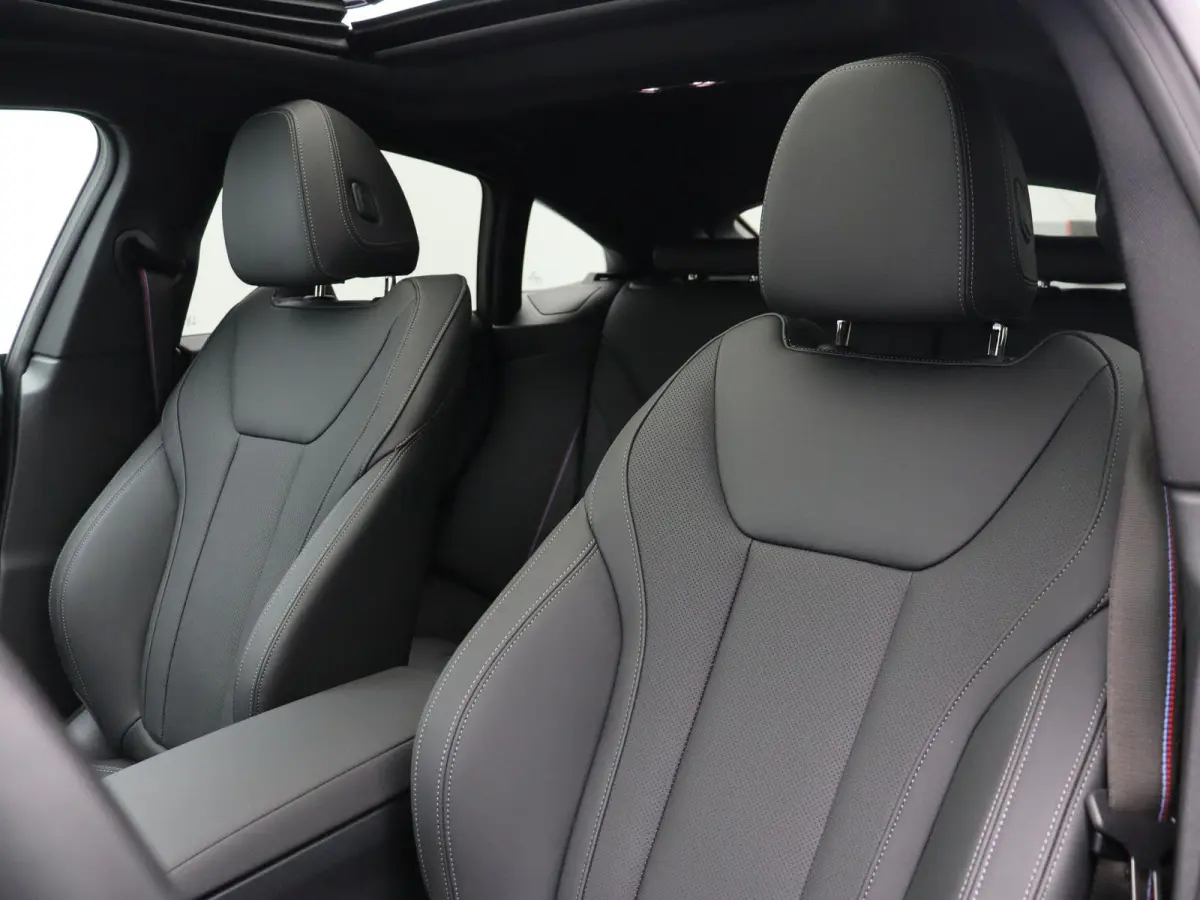 eDrive40 M Sportpakket Pro | Innovation Pack | Comfort Pack | Schuifdak | Driving Assistant | Harman Kardon | 19''
