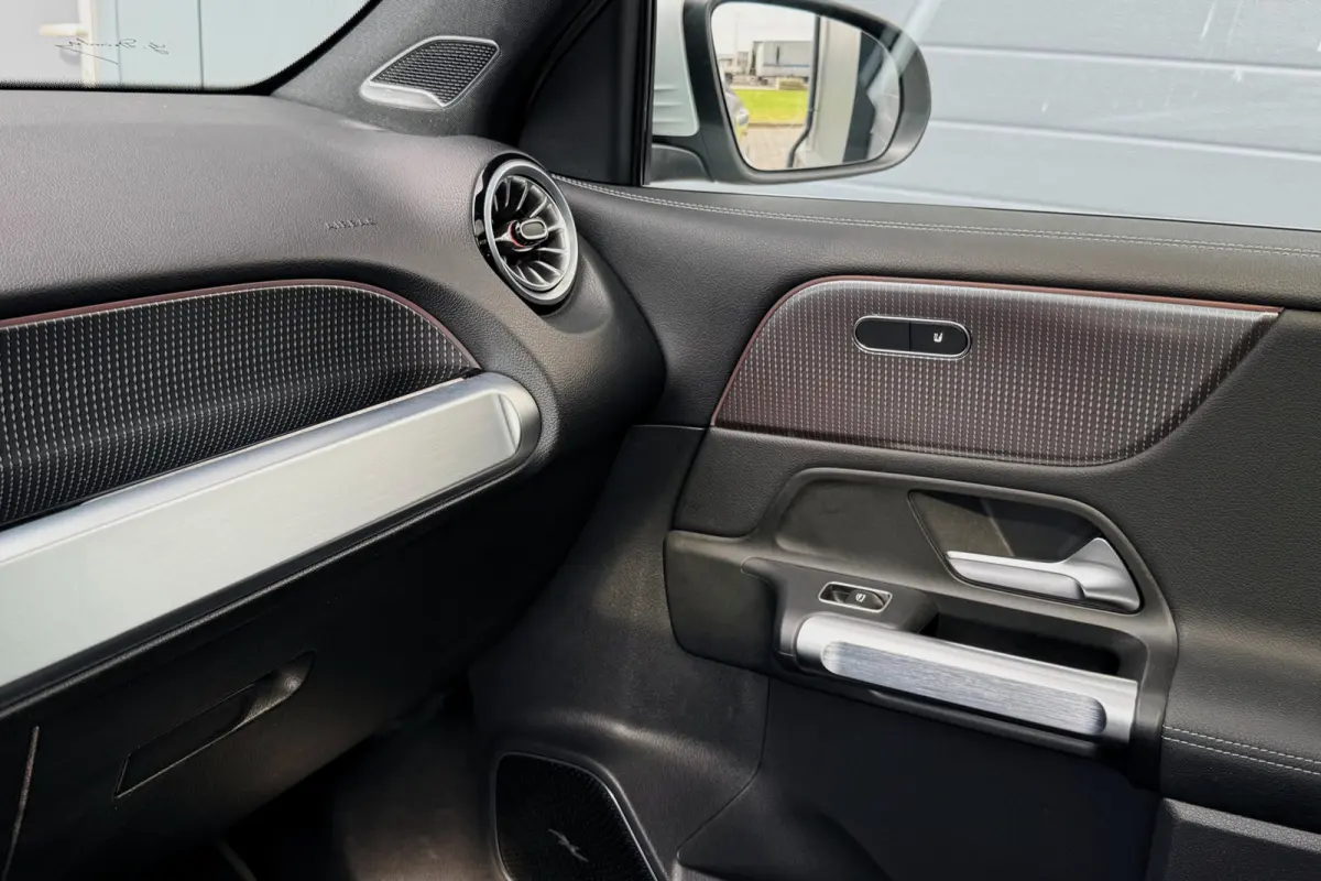 300 4MATIC Luxury Line 67 kWh PANO BURMESTER SFEER 20" AMG 30673KM!