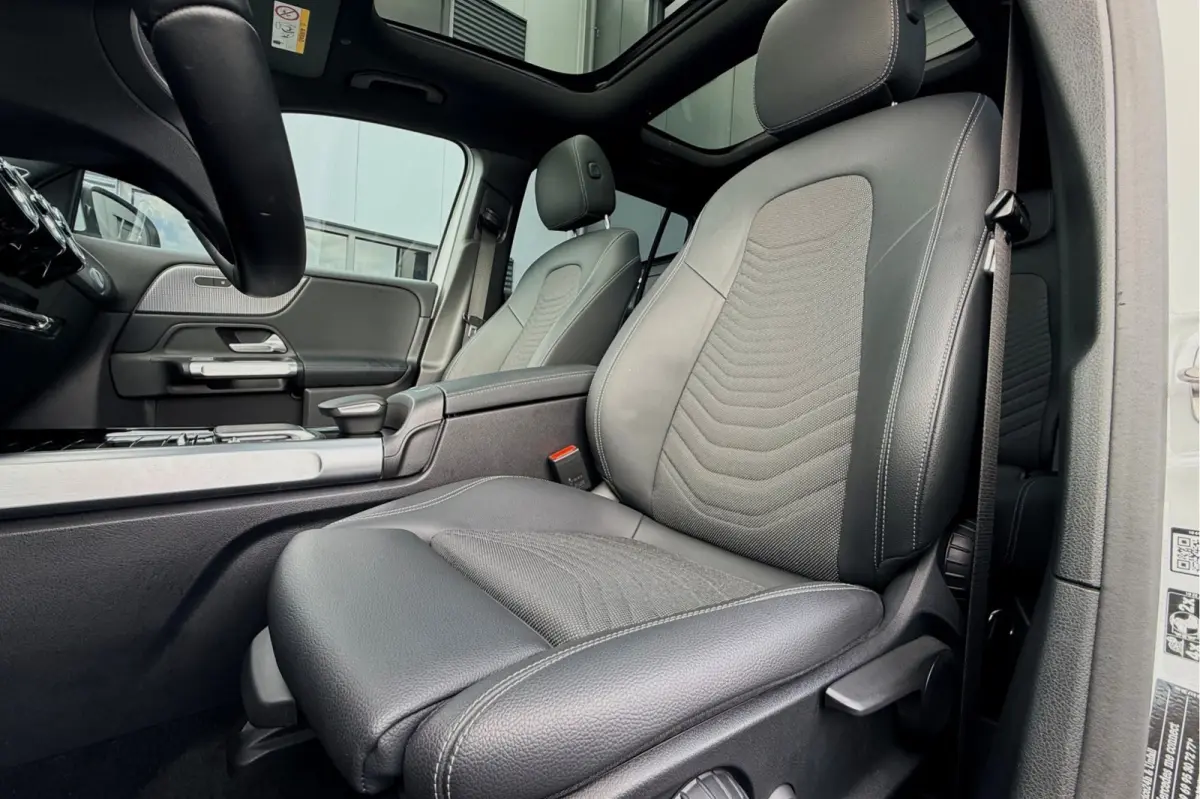 300 4MATIC Luxury Line 67 kWh PANO BURMESTER SFEER 20" AMG 30673KM!