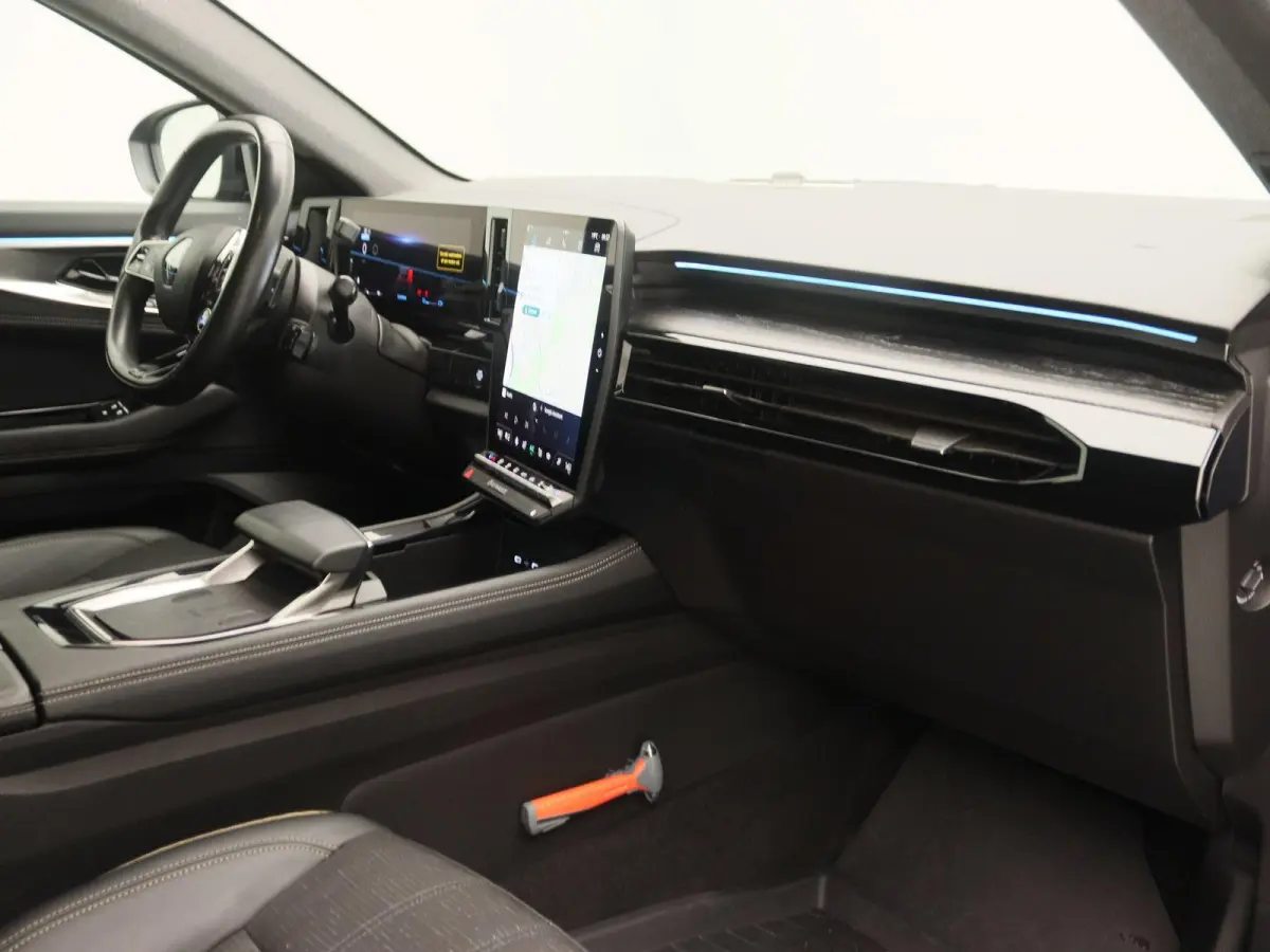 1.2 E-Tech full hybrid 200 iconic | Apple Carplay - Android Auto | Sfeerverlichting | Led Verlichting | Stoelverwarming | Camera |