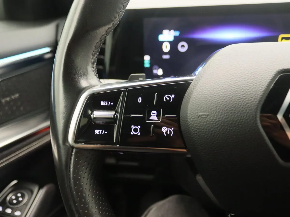 1.2 E-Tech full hybrid 200 iconic | Apple Carplay - Android Auto | Sfeerverlichting | Led Verlichting | Stoelverwarming | Camera |