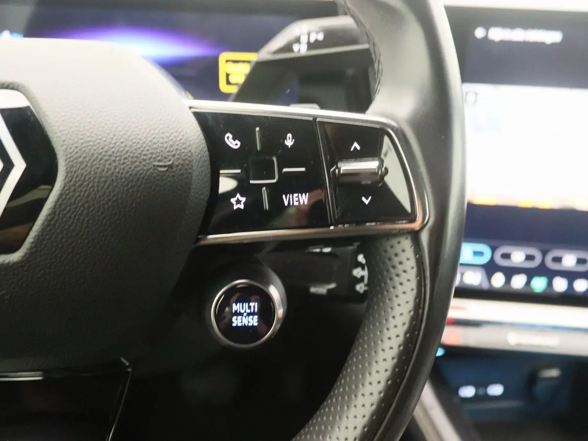 1.2 E-Tech full hybrid 200 iconic | Apple Carplay - Android Auto | Sfeerverlichting | Led Verlichting | Stoelverwarming | Camera |