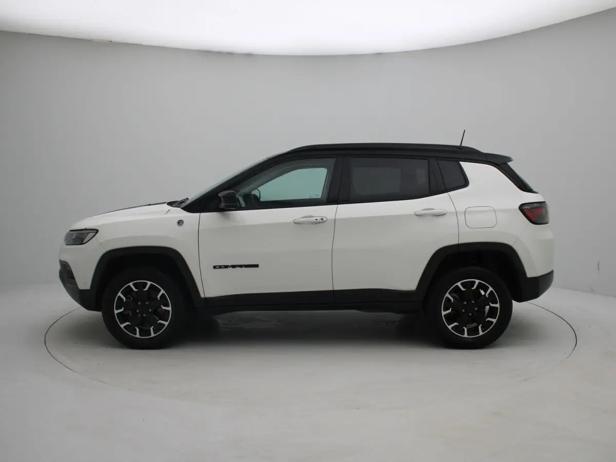 4xe 240 Plug-in Hybrid Trailhawk | Navigatiesysteem | Achteruitrijcamera | Climate Control | LED | Lichtmetalen Velge