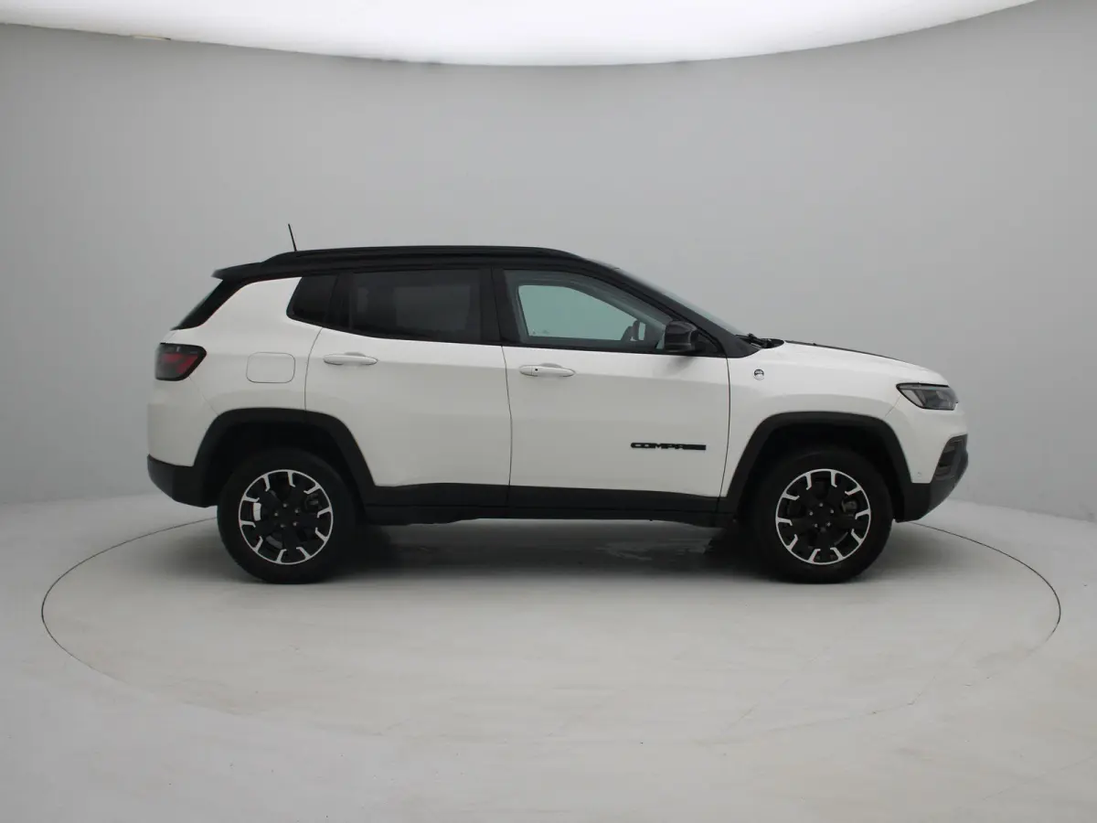 4xe 240 Plug-in Hybrid Trailhawk | Navigatiesysteem | Achteruitrijcamera | Climate Control | LED | Lichtmetalen Velge