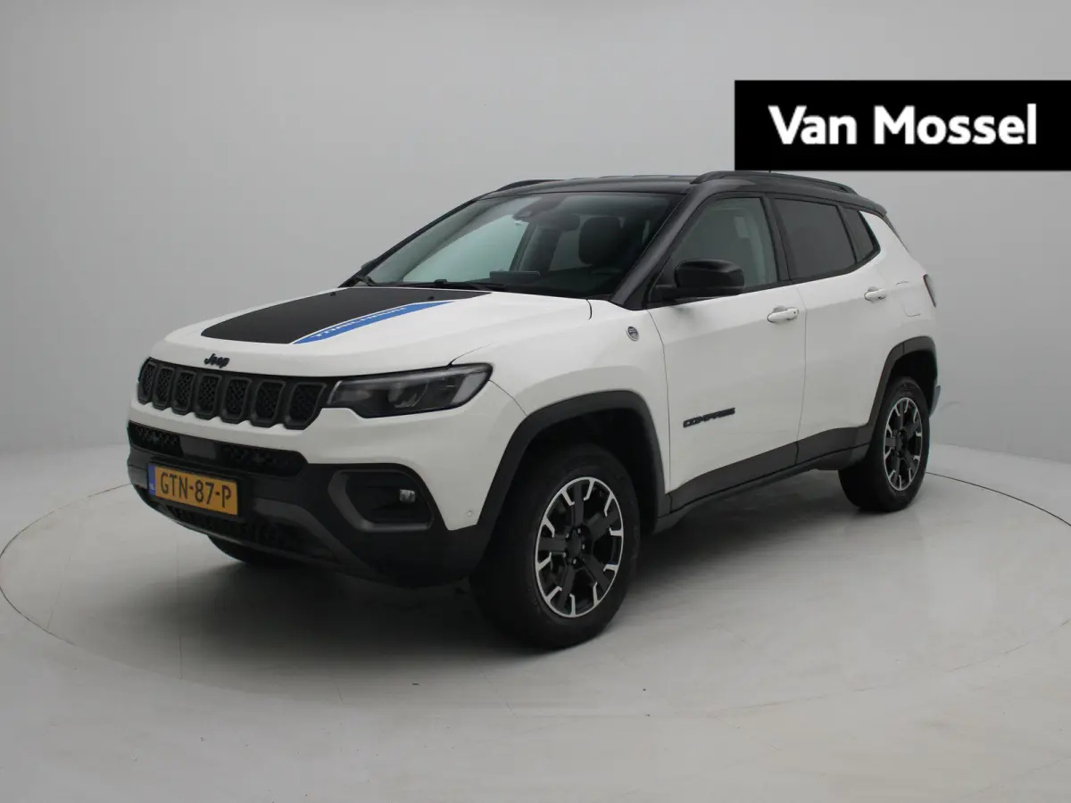 4xe 240 Plug-in Hybrid Trailhawk | Navigatiesysteem | Achteruitrijcamera | Climate Control | LED | Lichtmetalen Velge