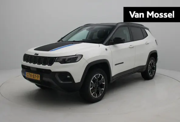 4xe 240 Plug-in Hybrid Trailhawk | Navigatiesysteem | Achteruitrijcamera | Climate Control | LED | Lichtmetalen Velge