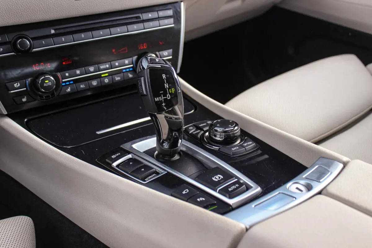 535i High Executive | Achterasbesturing | Stoelventilatie | Head-up | Panoramadak | Rijstrooksensor | HiFi audio | Comfortstoelen | Side view camera
