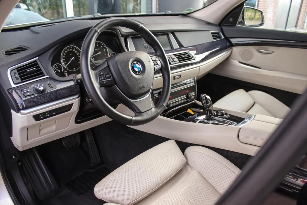535i High Executive | Achterasbesturing | Stoelventilatie | Head-up | Panoramadak | Rijstrooksensor | HiFi audio | Comfortstoelen | Side view camera