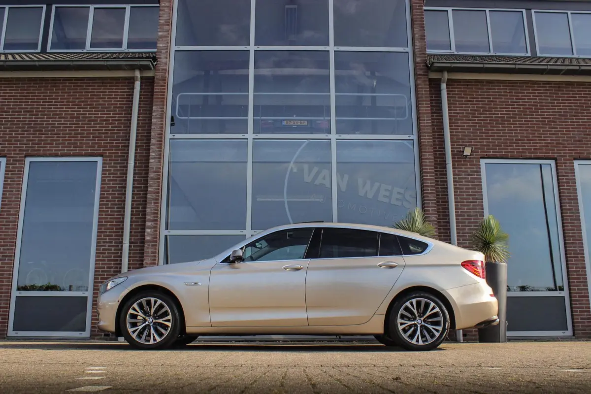 535i High Executive | Achterasbesturing | Stoelventilatie | Head-up | Panoramadak | Rijstrooksensor | HiFi audio | Comfortstoelen | Side view camera