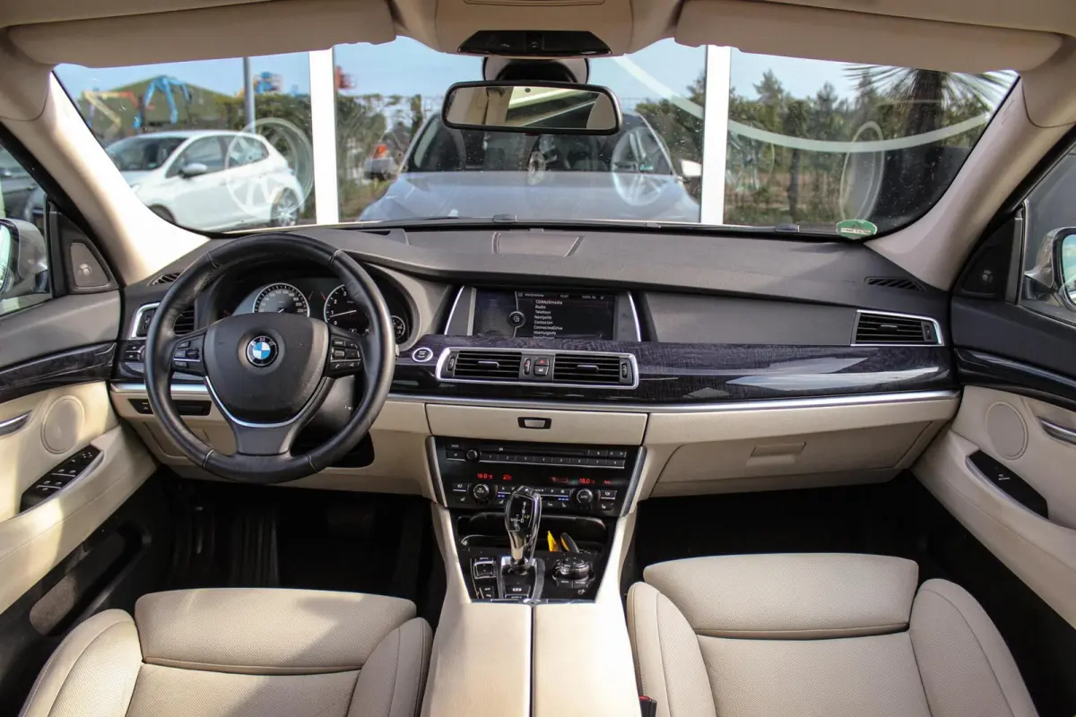 535i High Executive | Achterasbesturing | Stoelventilatie | Head-up | Panoramadak | Rijstrooksensor | HiFi audio | Comfortstoelen | Side view camera