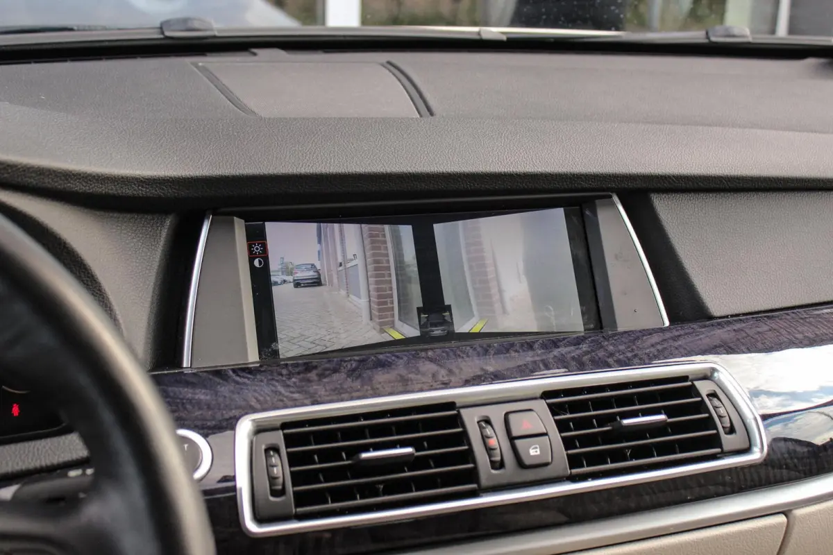 535i High Executive | Achterasbesturing | Stoelventilatie | Head-up | Panoramadak | Rijstrooksensor | HiFi audio | Comfortstoelen | Side view camera