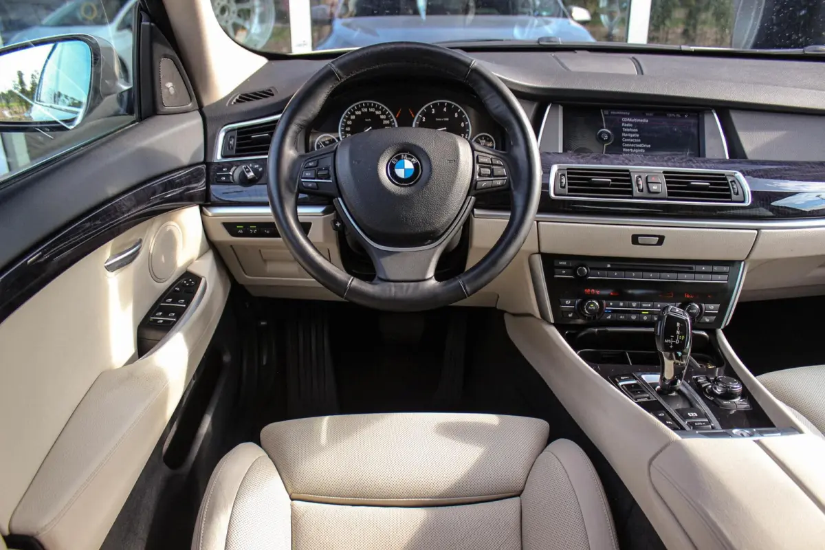 535i High Executive | Achterasbesturing | Stoelventilatie | Head-up | Panoramadak | Rijstrooksensor | HiFi audio | Comfortstoelen | Side view camera