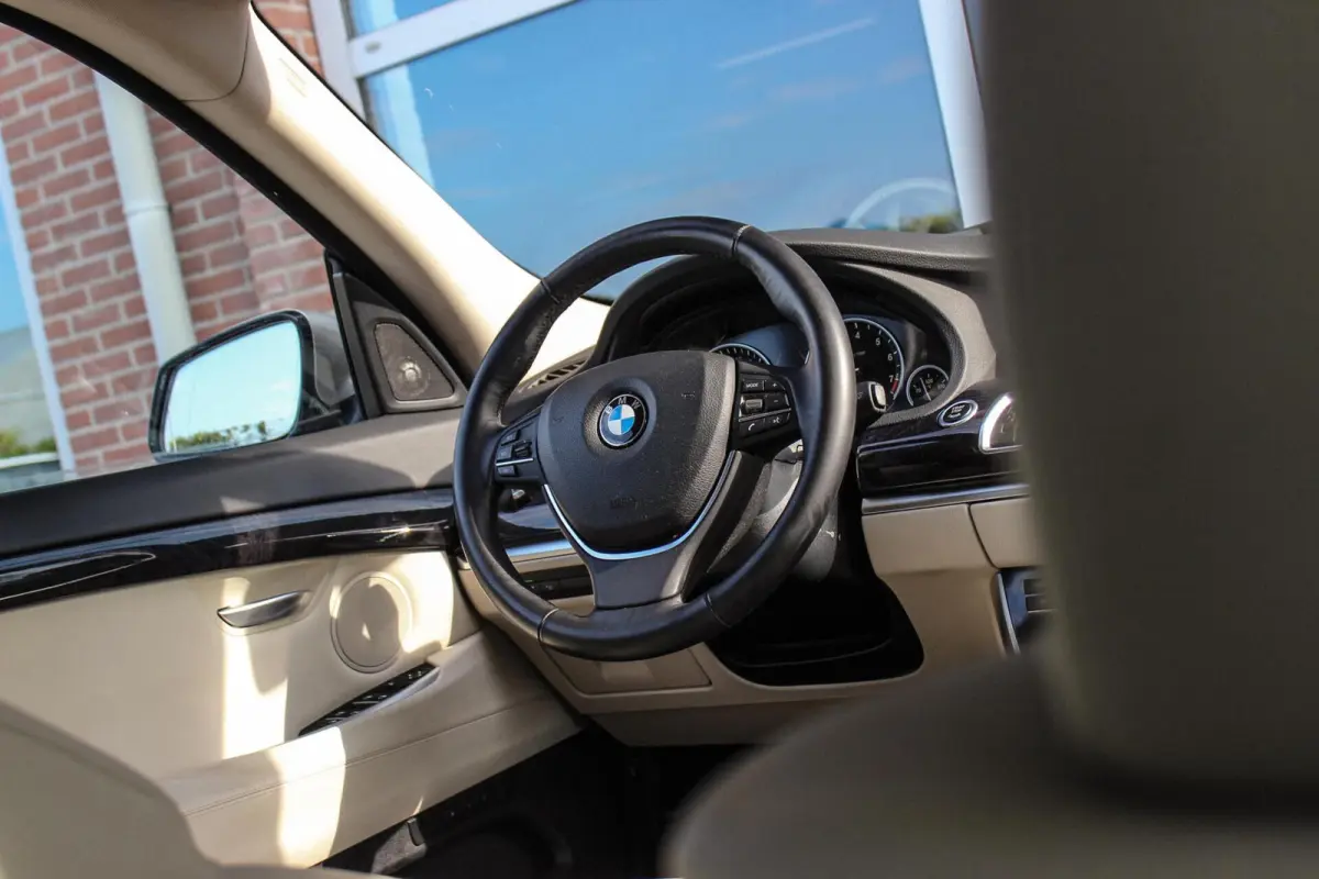 535i High Executive | Achterasbesturing | Stoelventilatie | Head-up | Panoramadak | Rijstrooksensor | HiFi audio | Comfortstoelen | Side view camera