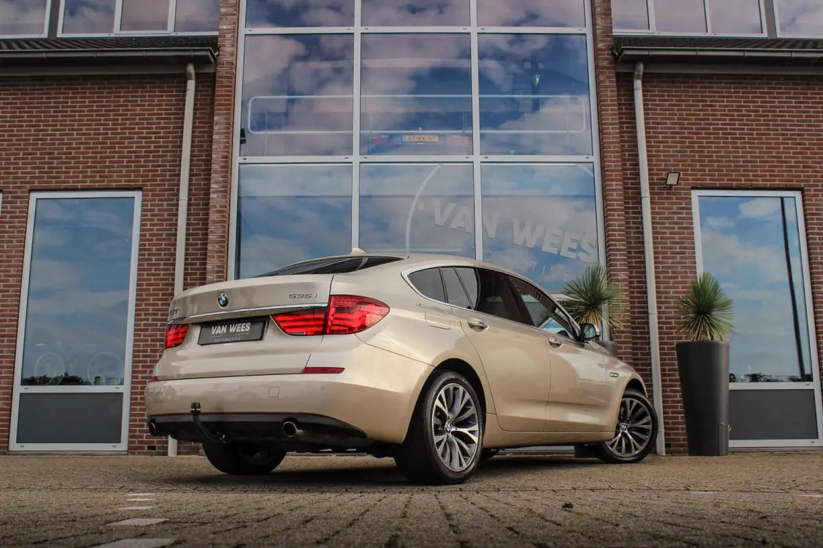 535i High Executive | Achterasbesturing | Stoelventilatie | Head-up | Panoramadak | Rijstrooksensor | HiFi audio | Comfortstoelen | Side view camera