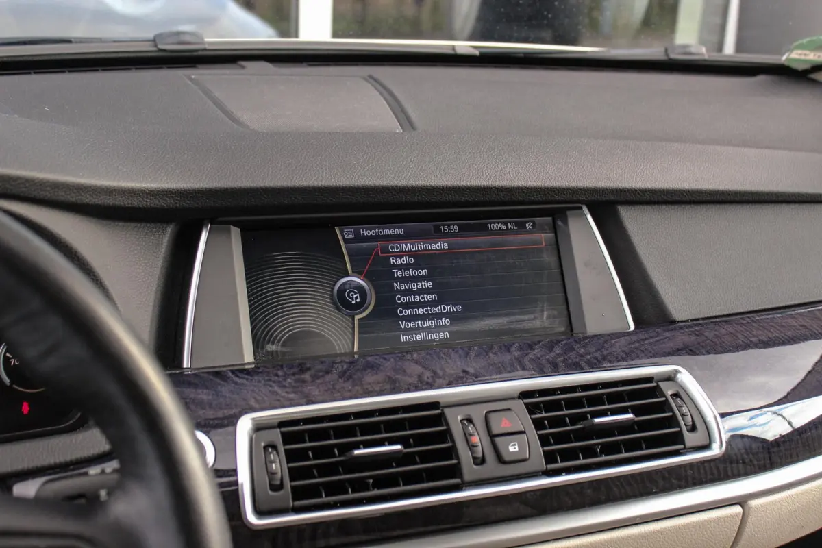 535i High Executive | Achterasbesturing | Stoelventilatie | Head-up | Panoramadak | Rijstrooksensor | HiFi audio | Comfortstoelen | Side view camera