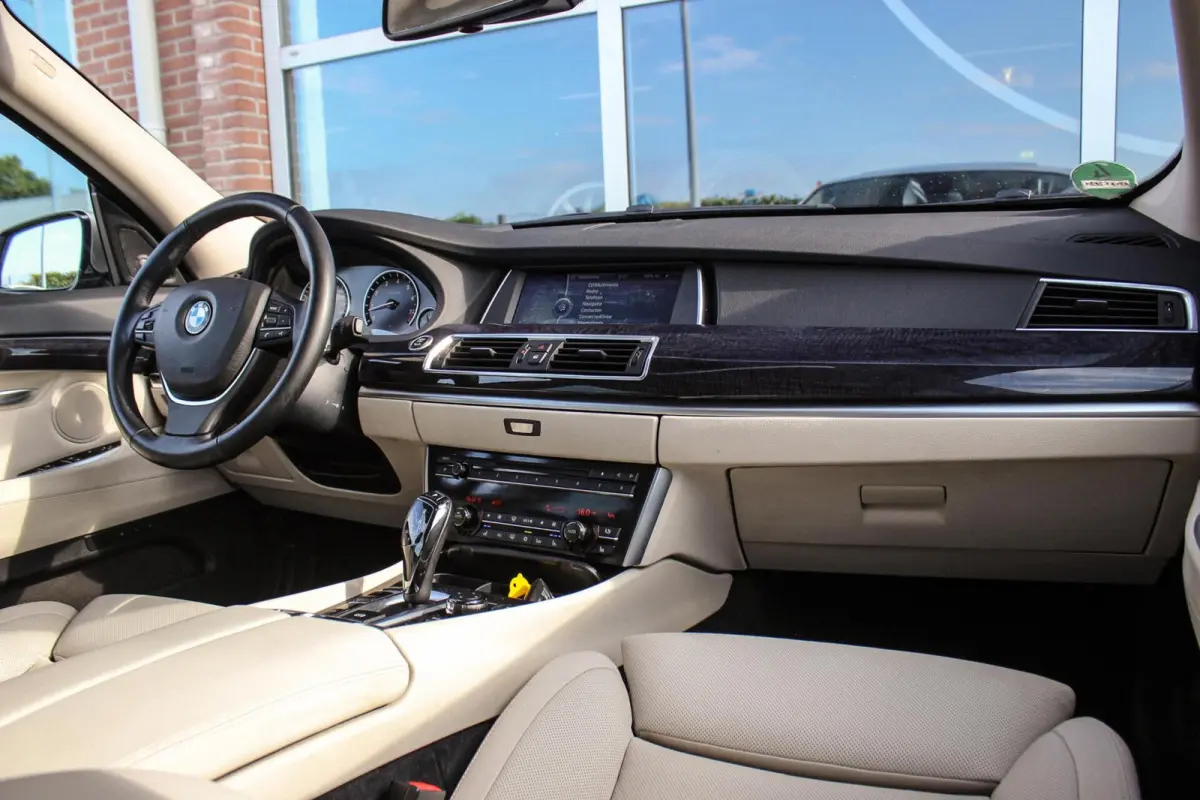 535i High Executive | Achterasbesturing | Stoelventilatie | Head-up | Panoramadak | Rijstrooksensor | HiFi audio | Comfortstoelen | Side view camera