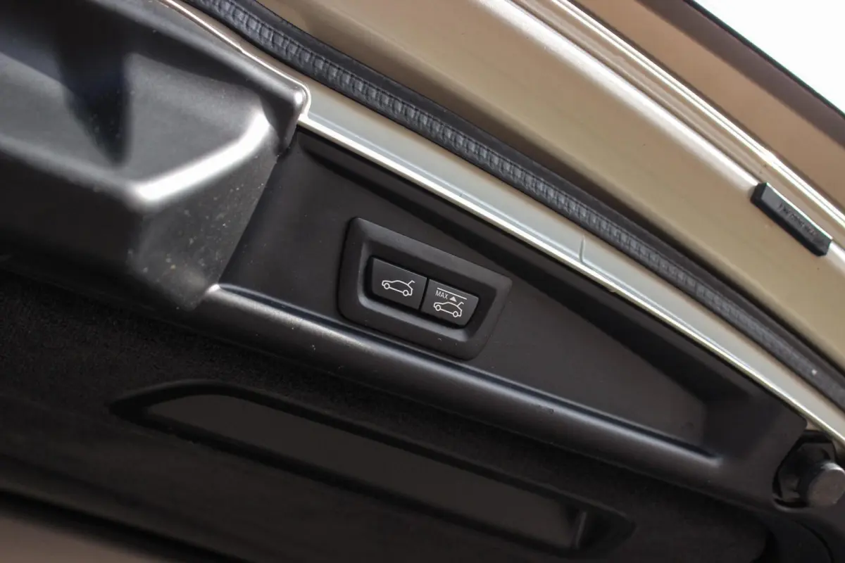 535i High Executive | Achterasbesturing | Stoelventilatie | Head-up | Panoramadak | Rijstrooksensor | HiFi audio | Comfortstoelen | Side view camera